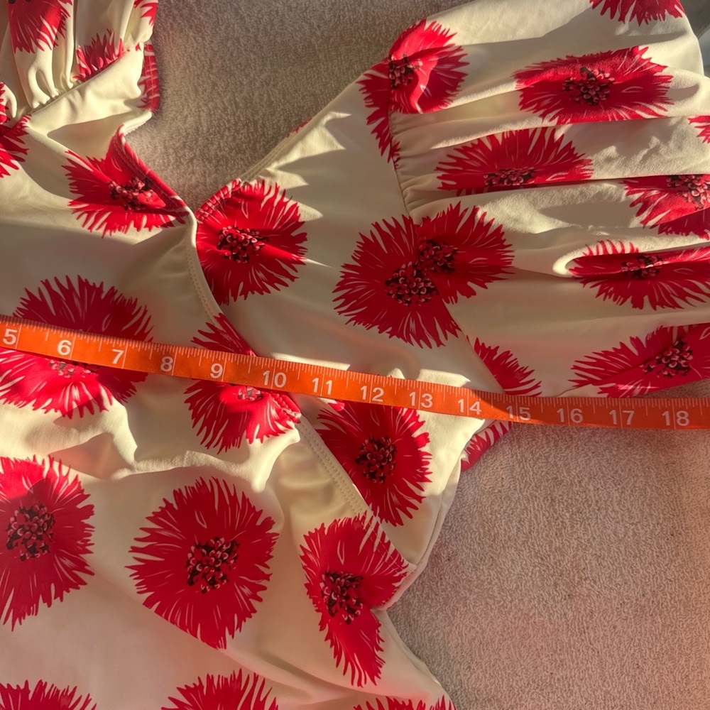 Women’s Cream Top with Red Floral Print - Puff Sleeve Bodysuit size M - Picture 8 of 8